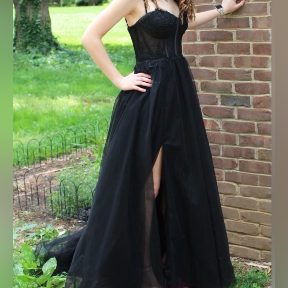 Elegant Black Prom Dress With Straps